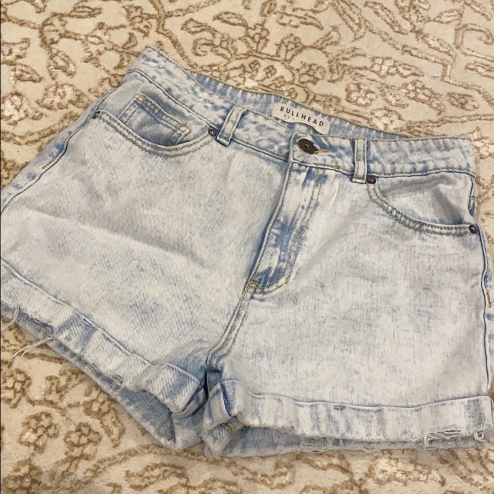Vintage mom jean short acid wash